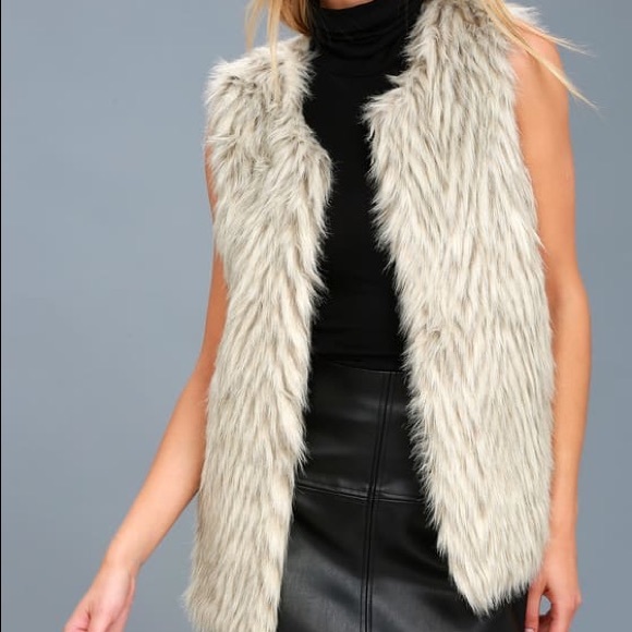 Lulus Jackets & Blazers - Lulus Groovy Baby Grey Faux Fur Vest (EUC)